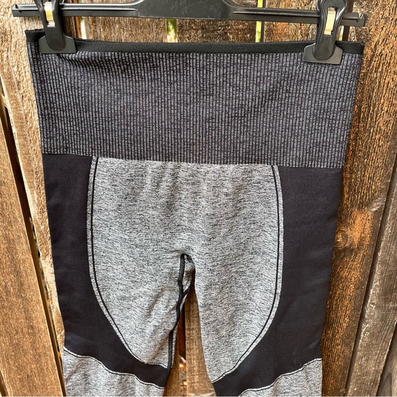Third love Flex Seamless Compression Leggings In Black & Gray Sz L - Picture 3 of 8